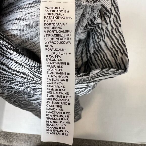 Athleta Flurry Seamless Turtleneck in Black & White | Size M - Picture 8 of 11